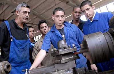 Importante inyección de obreros calificados en el 2014 en Cuba